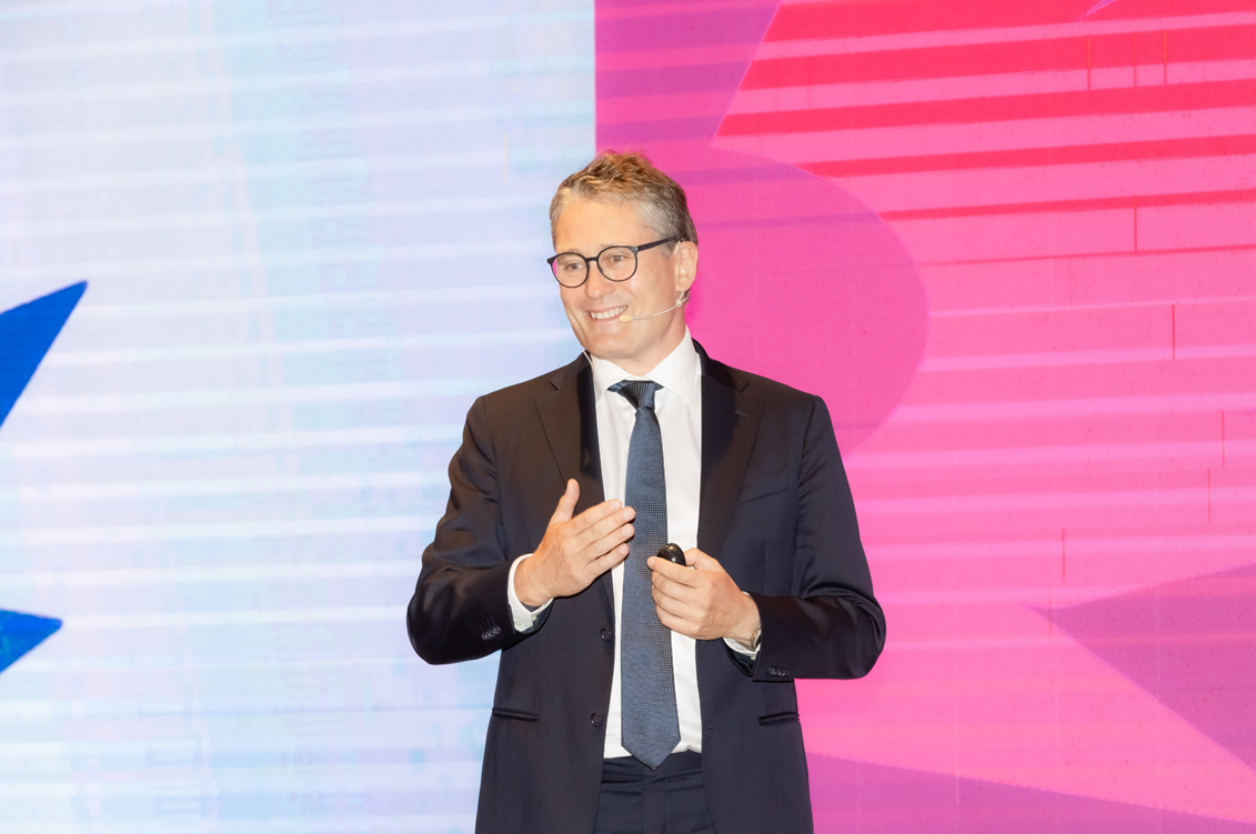 Dr. Lars Frølund